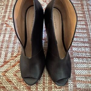 Halogen Elegant Black Peep-Toe Boots